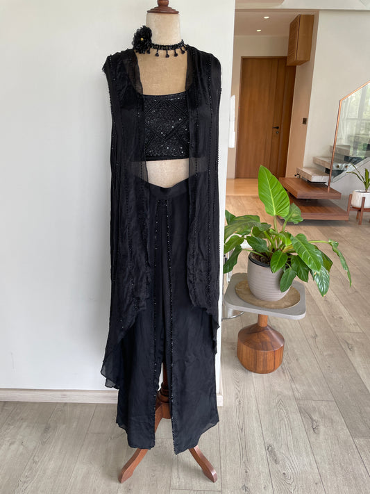 ZIA BLACK CAPE SET